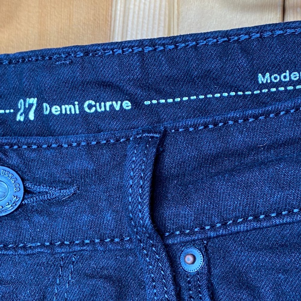 Levis Demi Curve / Low waist full hips